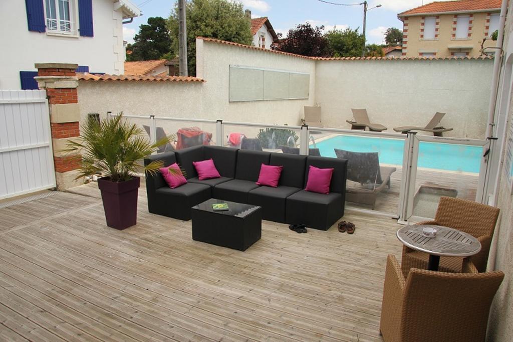 Hotel De La Plage Saint-Palais-sur-Mer Bagian luar foto