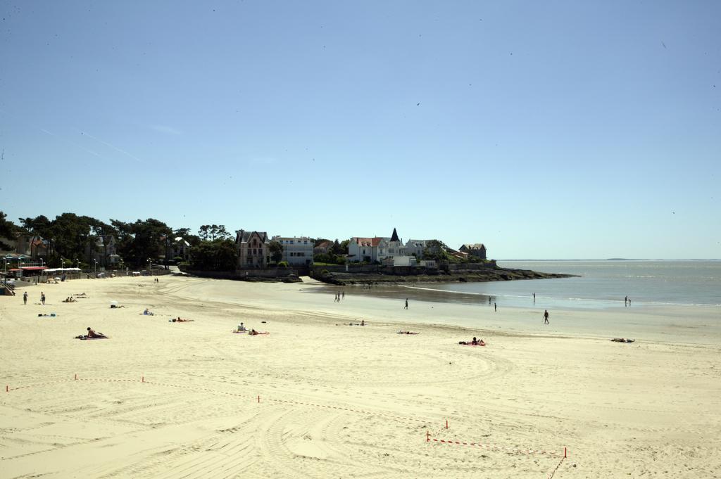 Hotel De La Plage Saint-Palais-sur-Mer Bagian luar foto